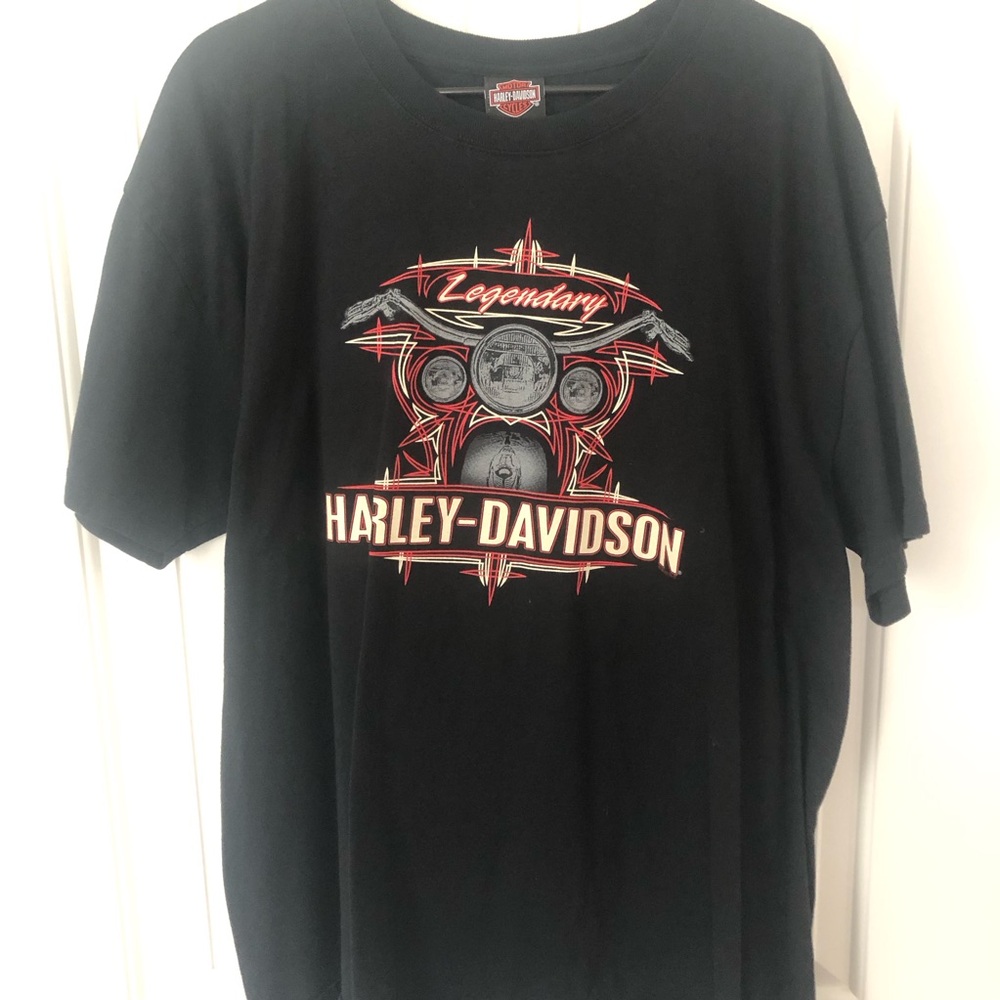 Harley-Davidson T-shirt.